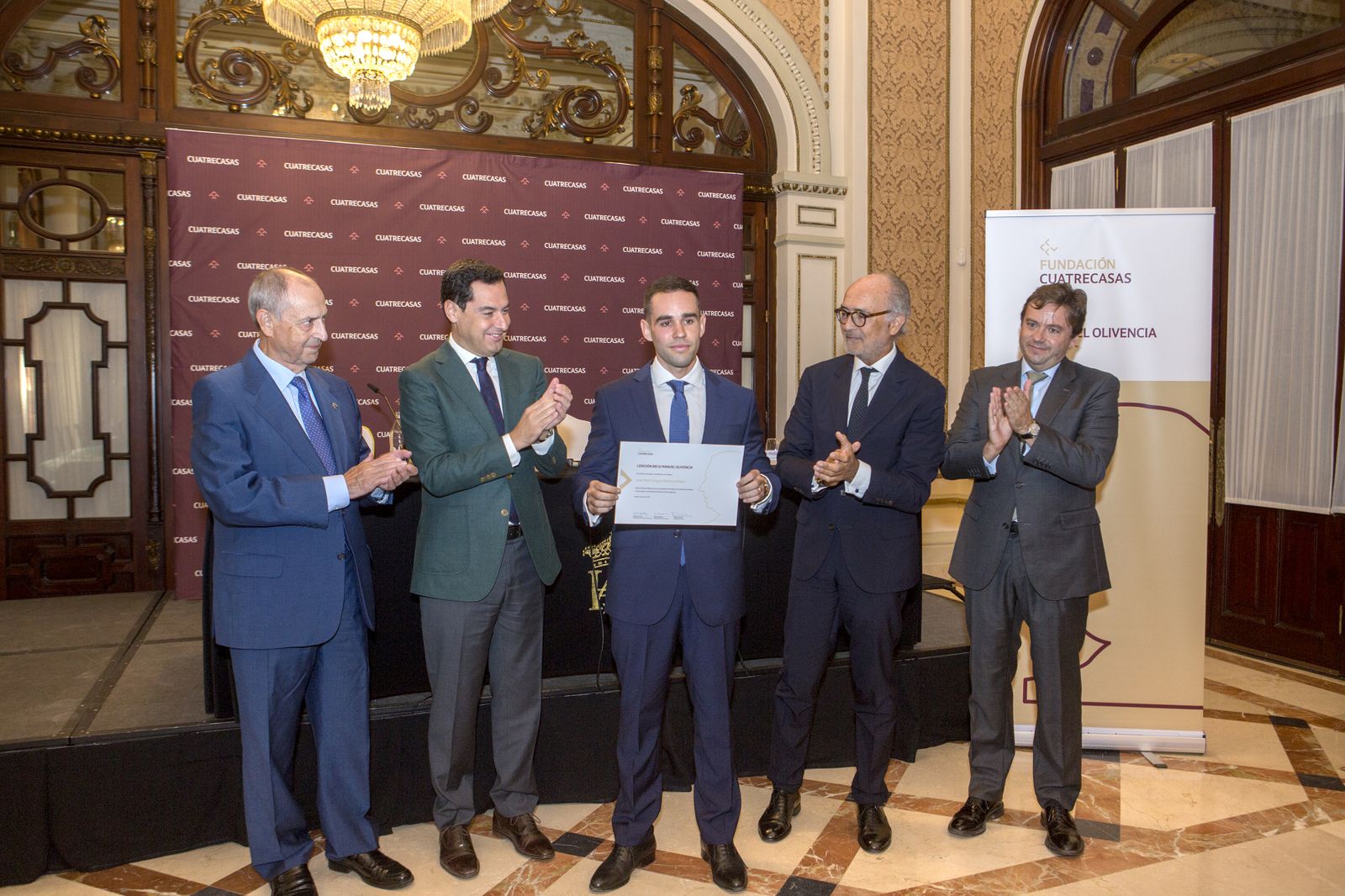 Las imágenes de la entrega de la Beca Manuel Olivencia