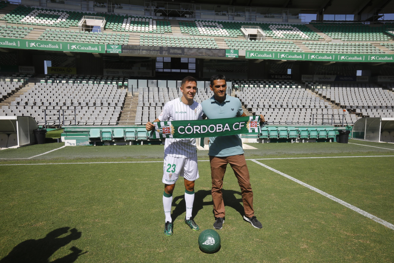 Las imágenes de la presentación de Christian Carracedo con el Córdoba CF