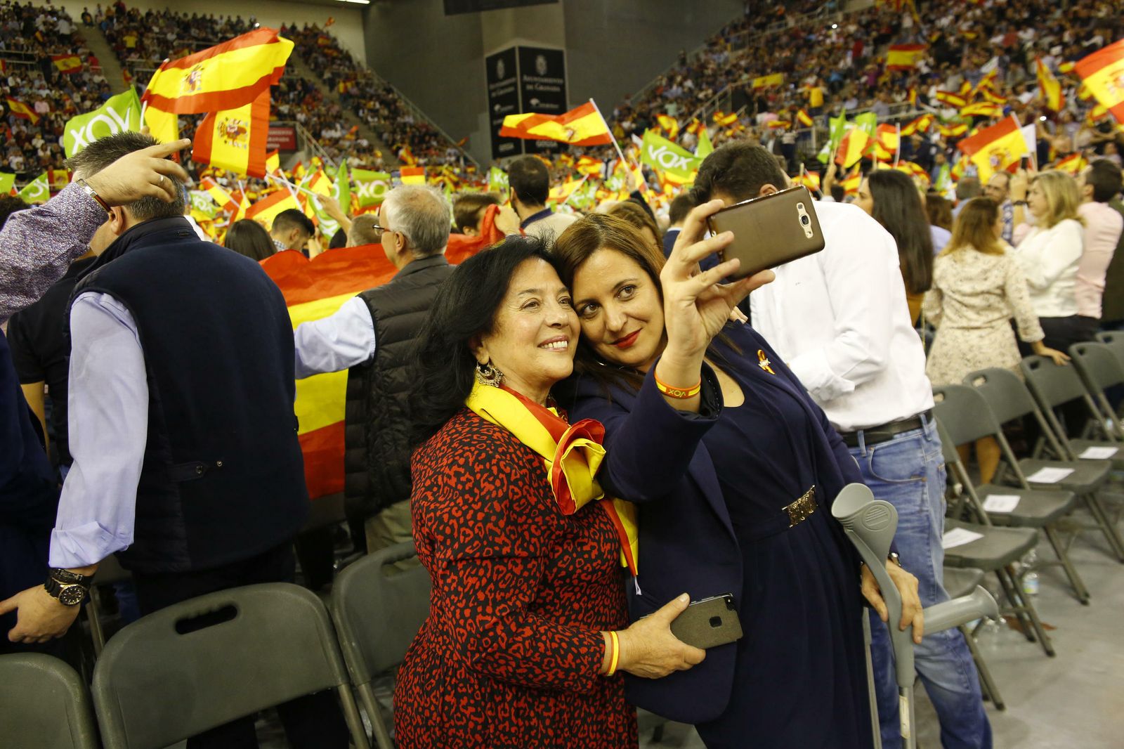 Fotos del 'llenazo' de Vox en Granada