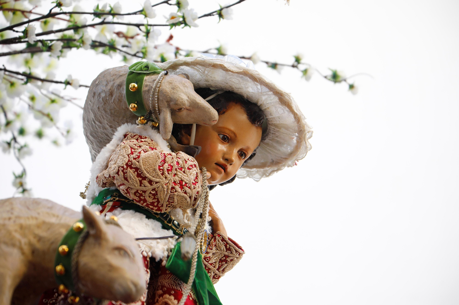La procesión del Divino Pastorcillo en Córdoba, en imágenes