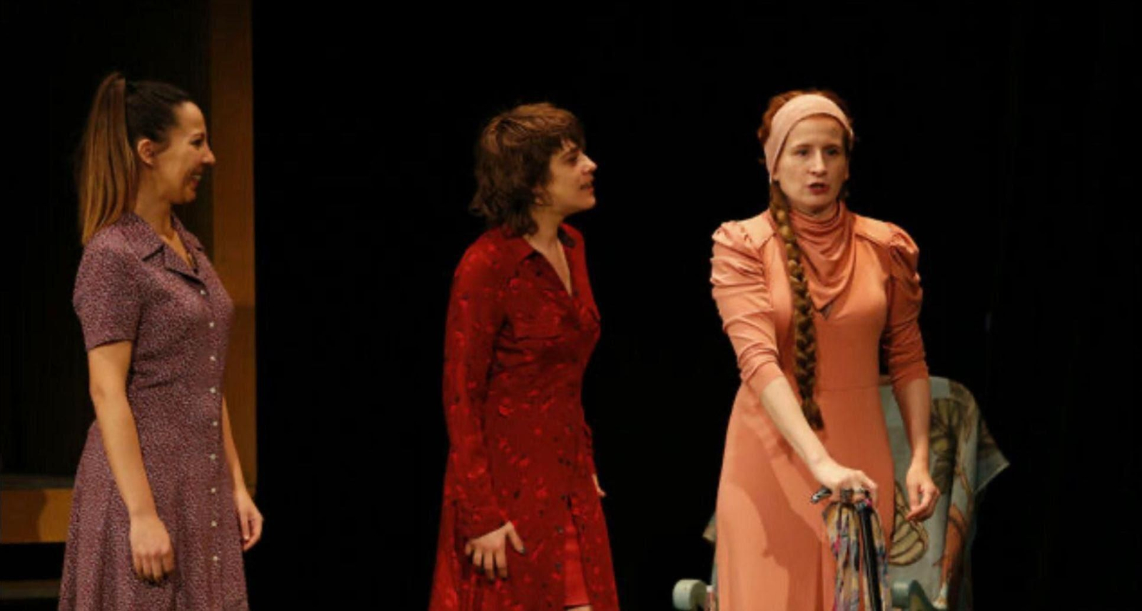 Lucía Espín, María León y Mari Paz Sayago en esta revisión de 'Yerma'