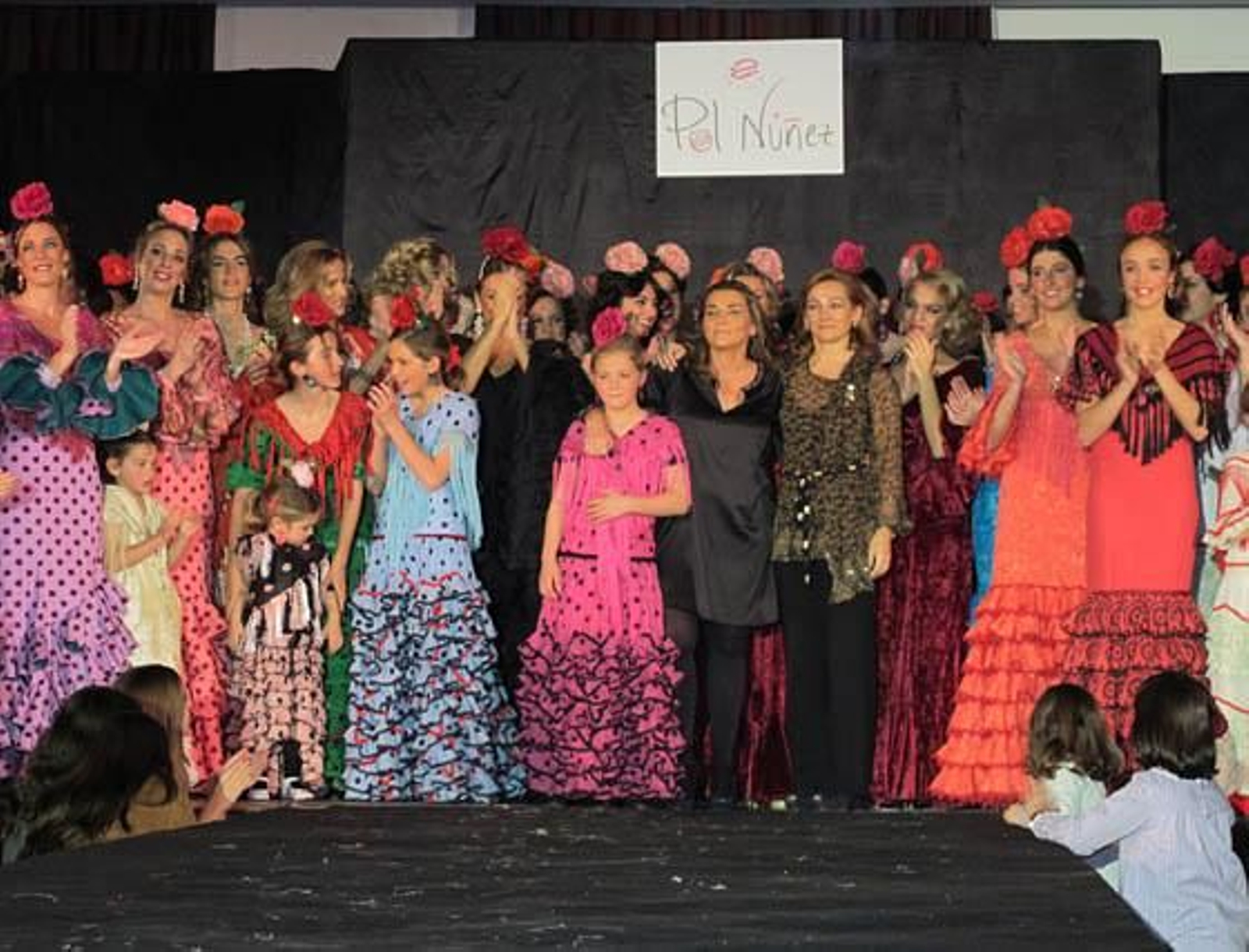 Las diseñadoras al final del desfile.

Foto: Victoria Ramírez