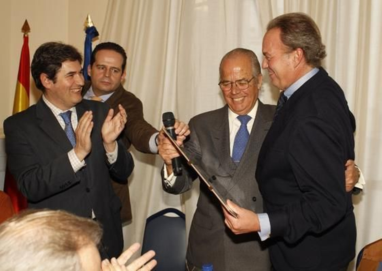 Los jerezanos afincados en Madrid se dieron cita en el Centro Cultural de los ejércitos para rendir homenaje a Bertín Osborne./José Ramón Ladra

Foto: Jose Ramon Ladra