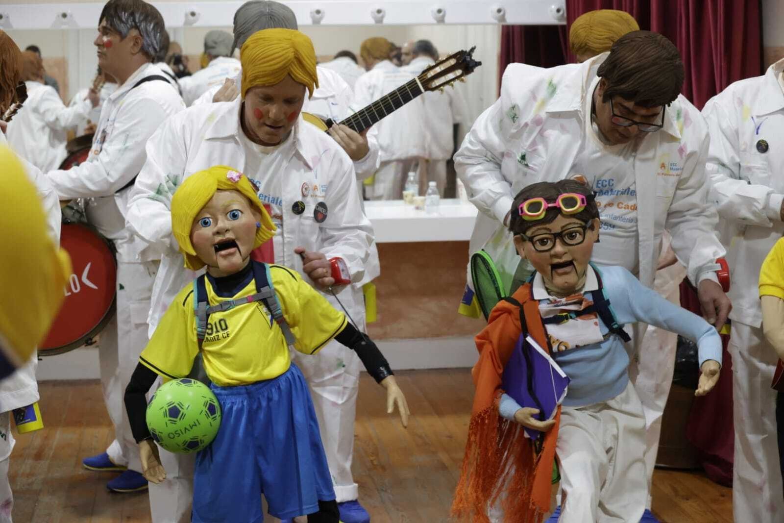 Chirigota 'Dios mío qué tarde!!!' en camerinos