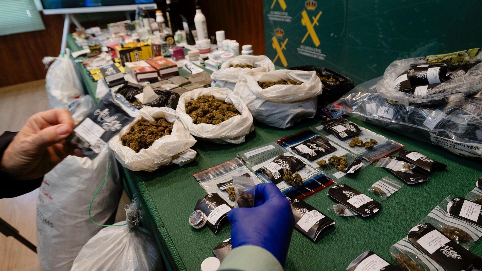 Parte del material incautado.