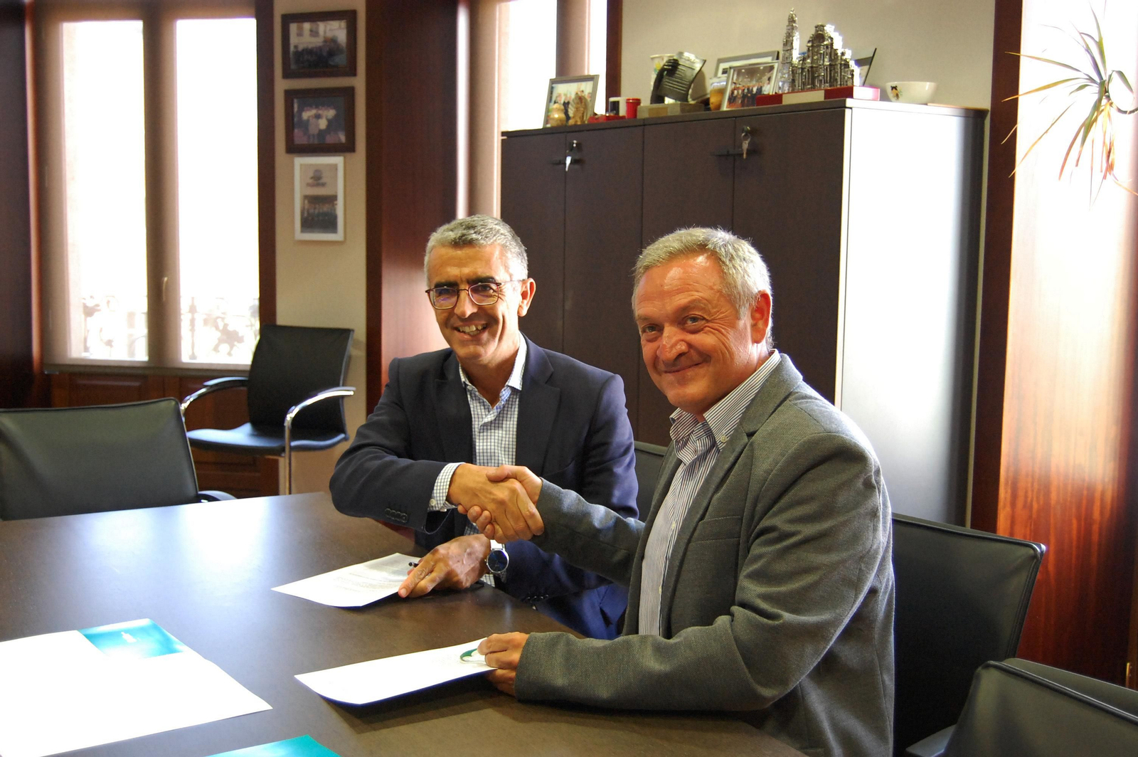 Roberto García Torrente, de Cajamar, y César Aránega, de AlVelAl.