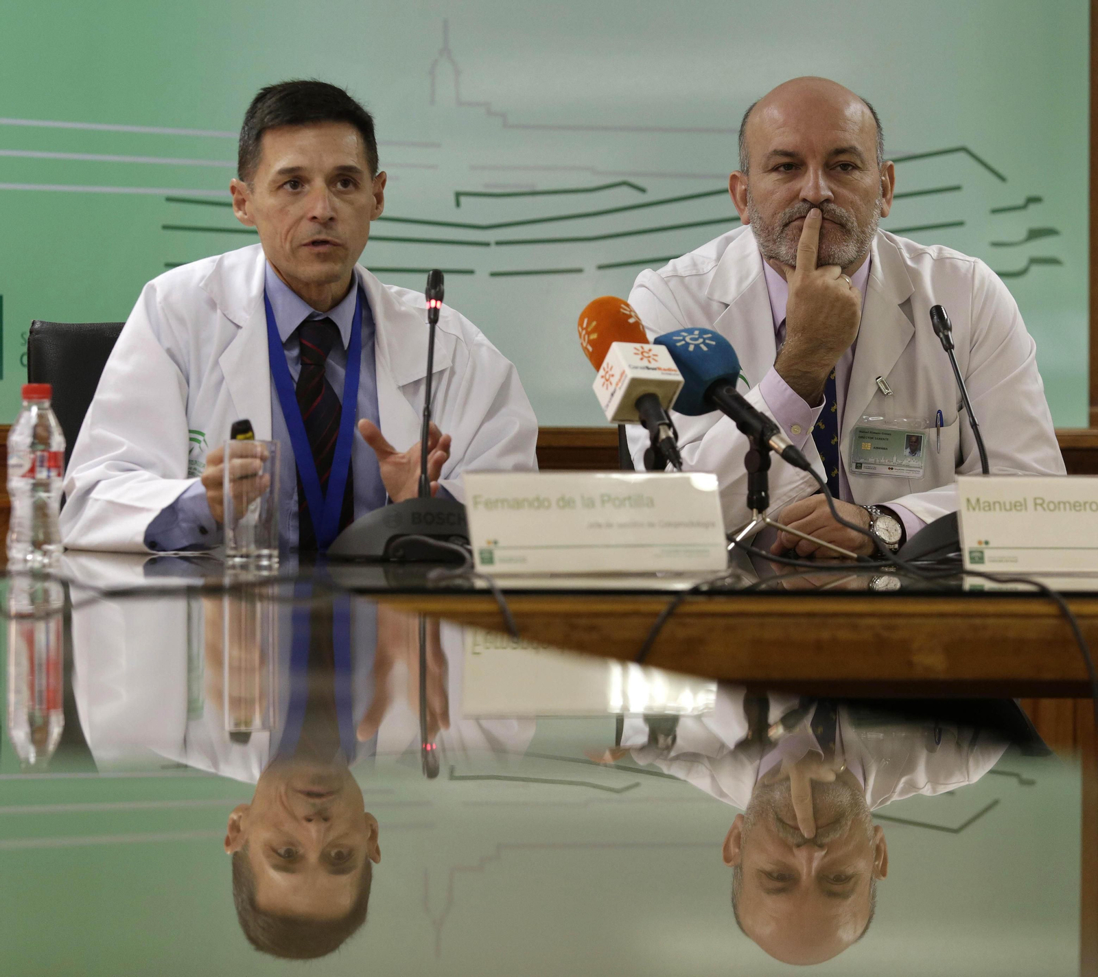 Fernando de la Portilla, responsable de Coloproctología y Manuel Romero, gerente Macarena-Virgen del Rocío.