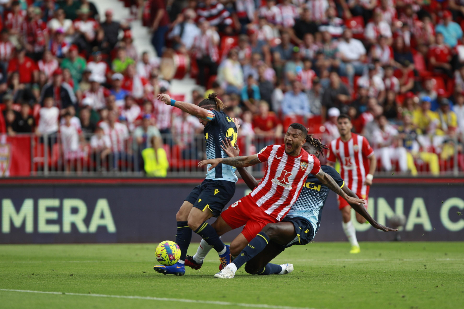 Imágenes del partido de la Liga Santander U.D. Almería-Cádiz C.F.