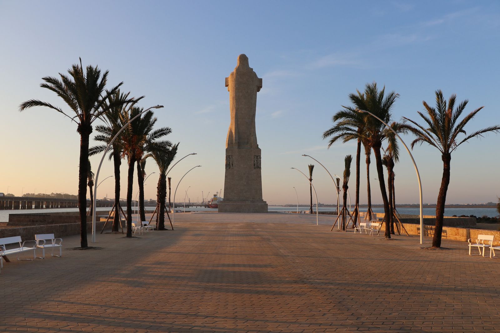El renovado entorno del Monumento a Colón fue inaugurado esta semana.