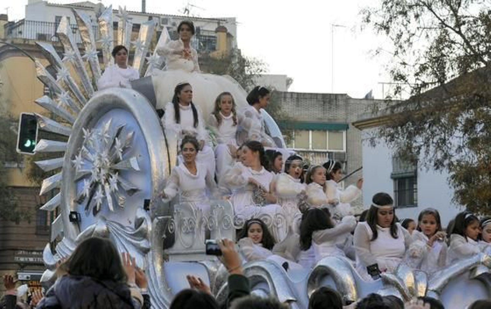 Las carrozas de la Cabalgata de Reyes Magos recorren las calles de la ciudad.

Foto: Manuel Gomez, Juan Carlos Vazquez