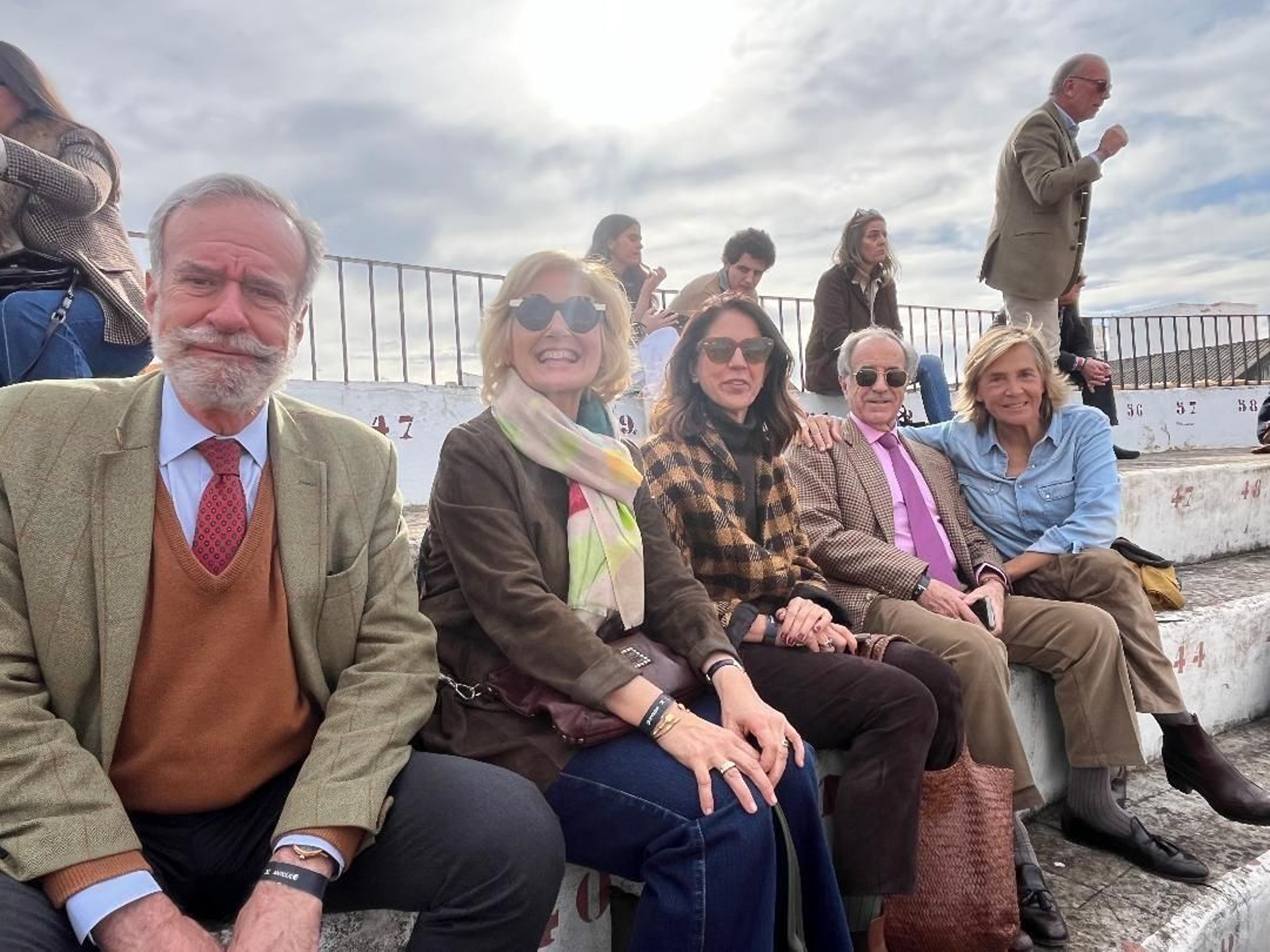 Francisco Robles, María Ybarra, María Rovira, Jesús Sainz y Marta Barroso, antes de comenzar la novillada.