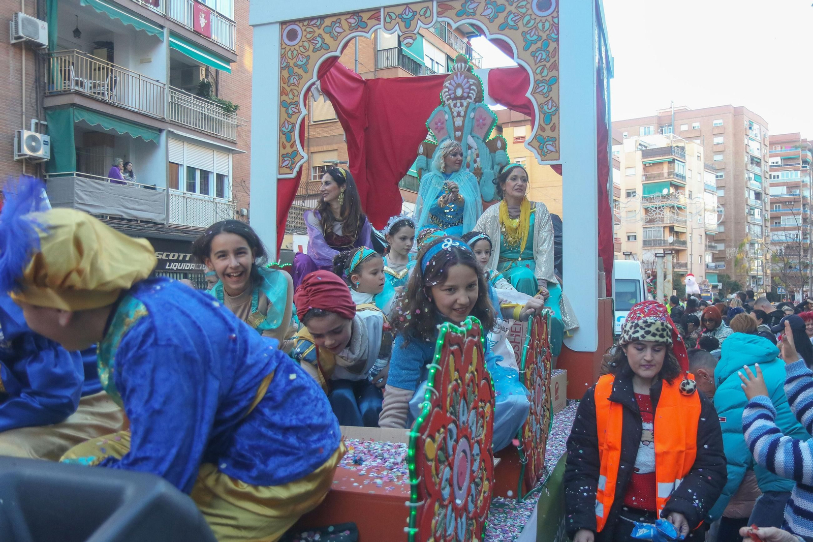 Las mejores imágenes de la cabalgata de Papá Noel en Granada