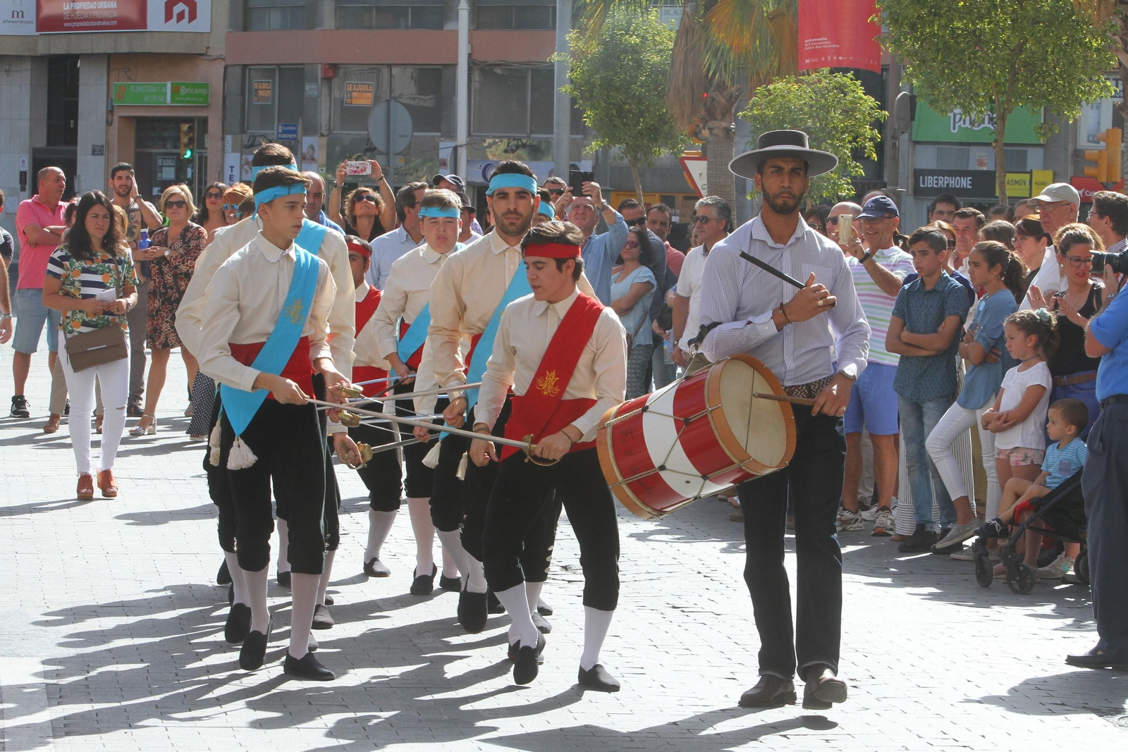 Imágenes del desfile Iberoamericano de bailes.