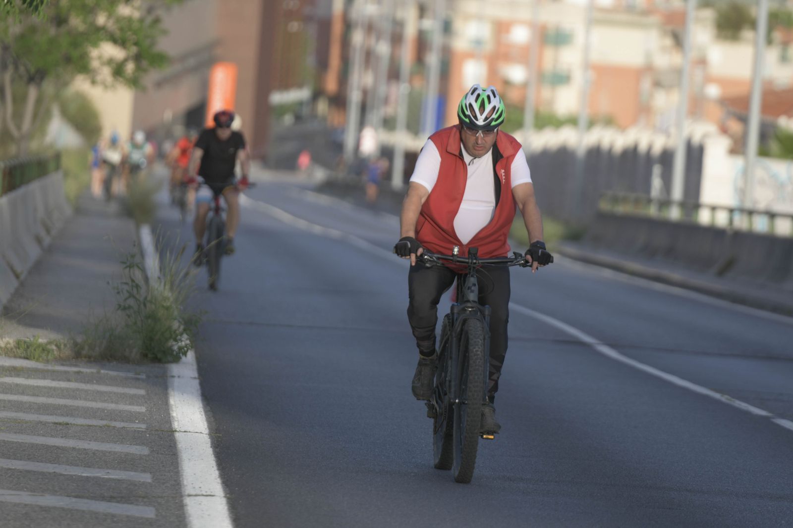 La desescalada se desmadra en Granada: bañistas en el río Genil