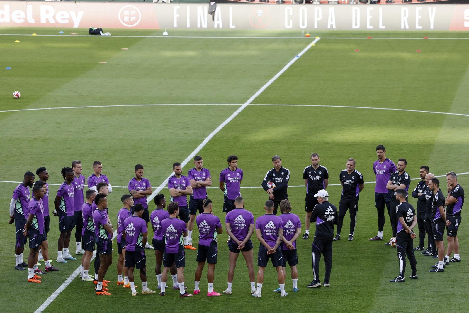 Las fotos de Real Madrid y Osasuna para la final de la Copa en Sevilla