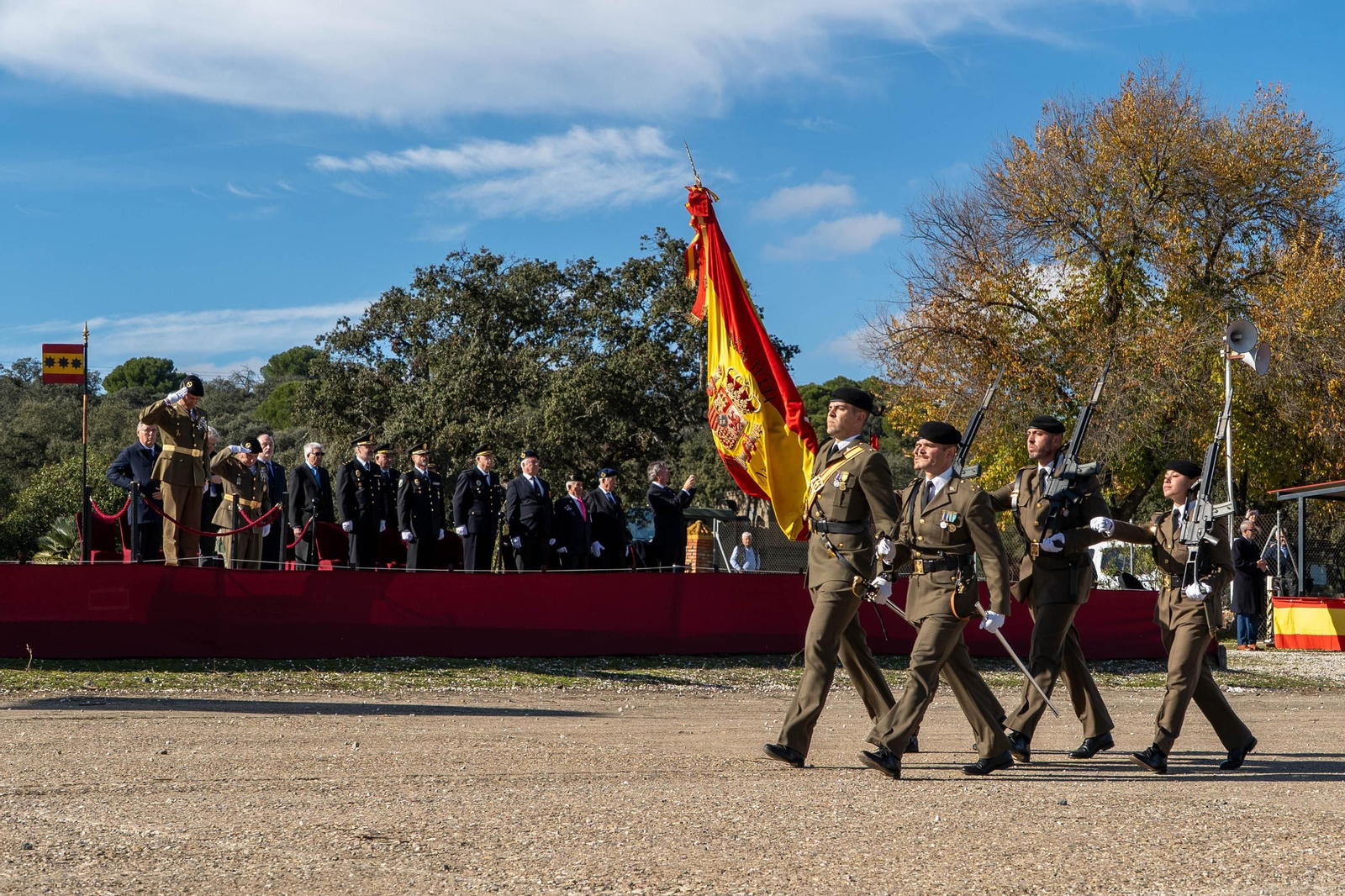 Las mejores imágenes del homenaje de la BRI X a la Inmaculada en Cerro Muriano
