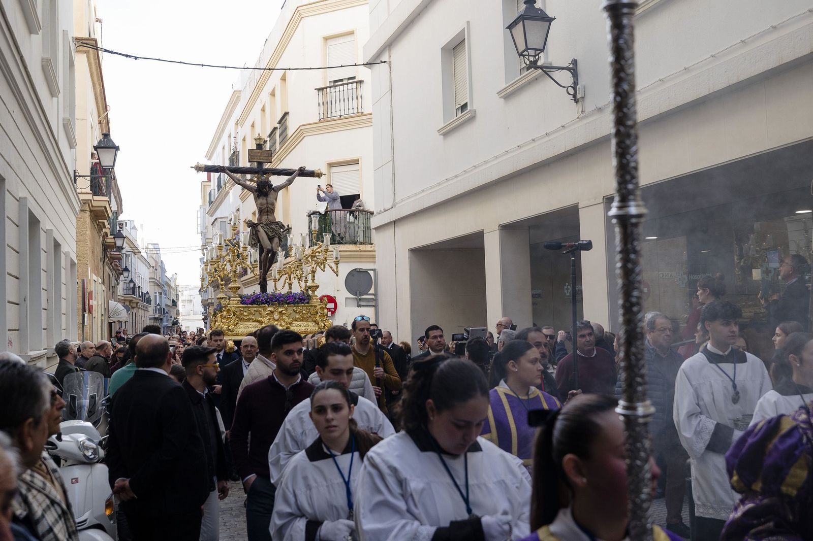 Las imágenes del vía crucis del Cristo de la Misericordia, de la hermandad de La Palma, a la Catedral