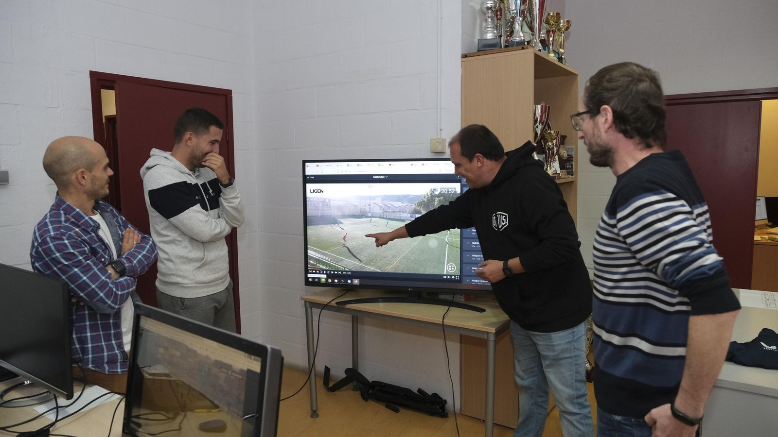 Sesión de trabajo con miembros del staff técnico del Almería. Sesión de trabajo con miembros del staff técnico del Almería.
