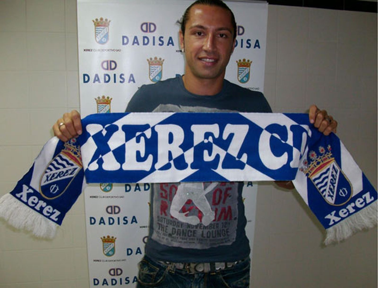 José Mari es la última incorporación xerecista. Con él ya son 4 los futbolistas sevillanos, tras las recientes renovaciones de Antoñito y Redondo, y el fichaje de Capi

Foto: xerezcd.com