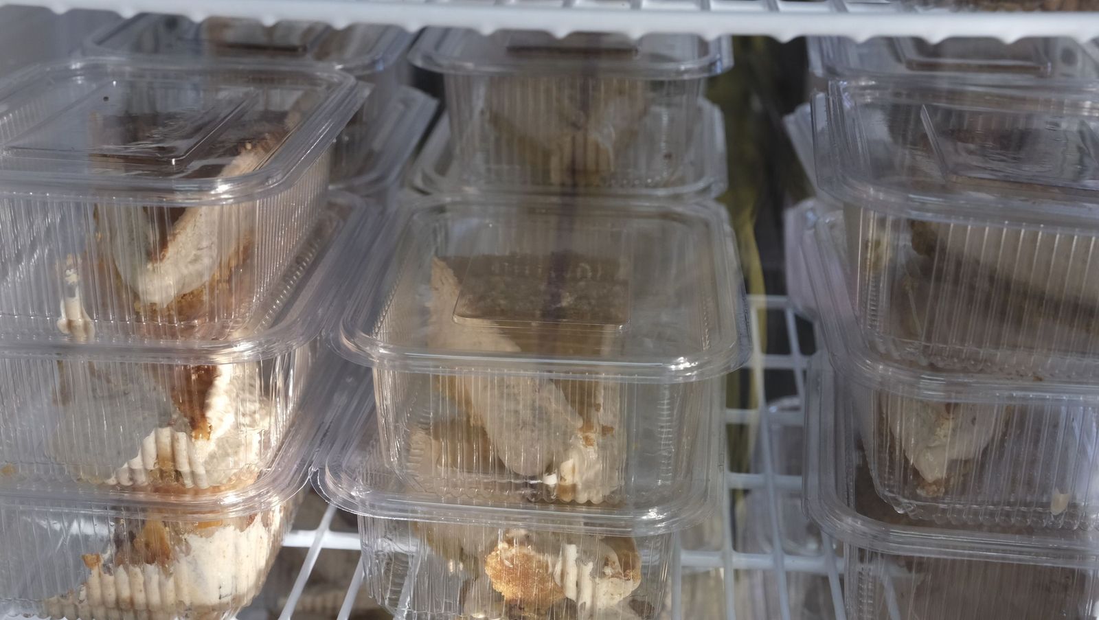 Colas interminables y tartas a un euro: la mejor 'cheesecake' de Almería conquista el centro de la ciudad