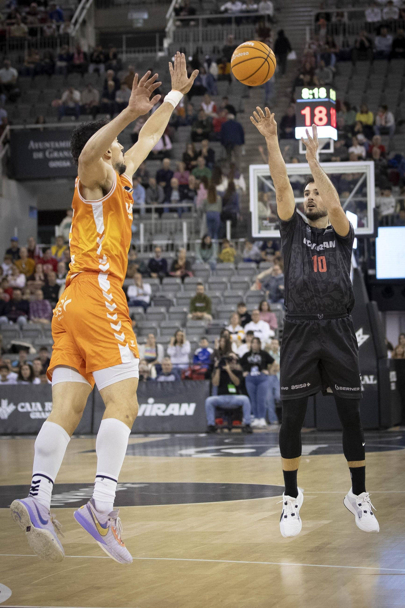 Las mejores imágenes de la victoria del Covirán Granada ante el Valencia Basket