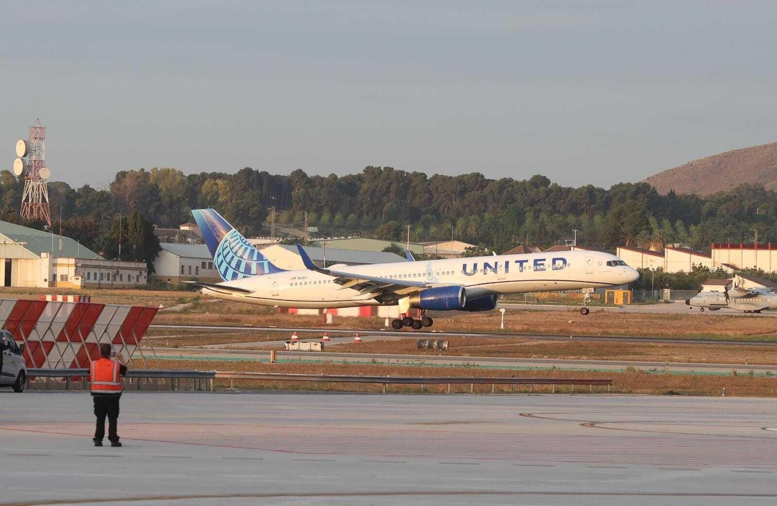 La llegada del primer vuelo de United Airlines a Málaga desde Nueva York.