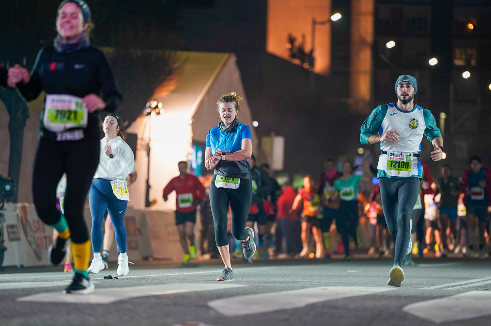 En imágenes: búscate en tu llegada a meta de la Carrera de San Antón 2026 (8)