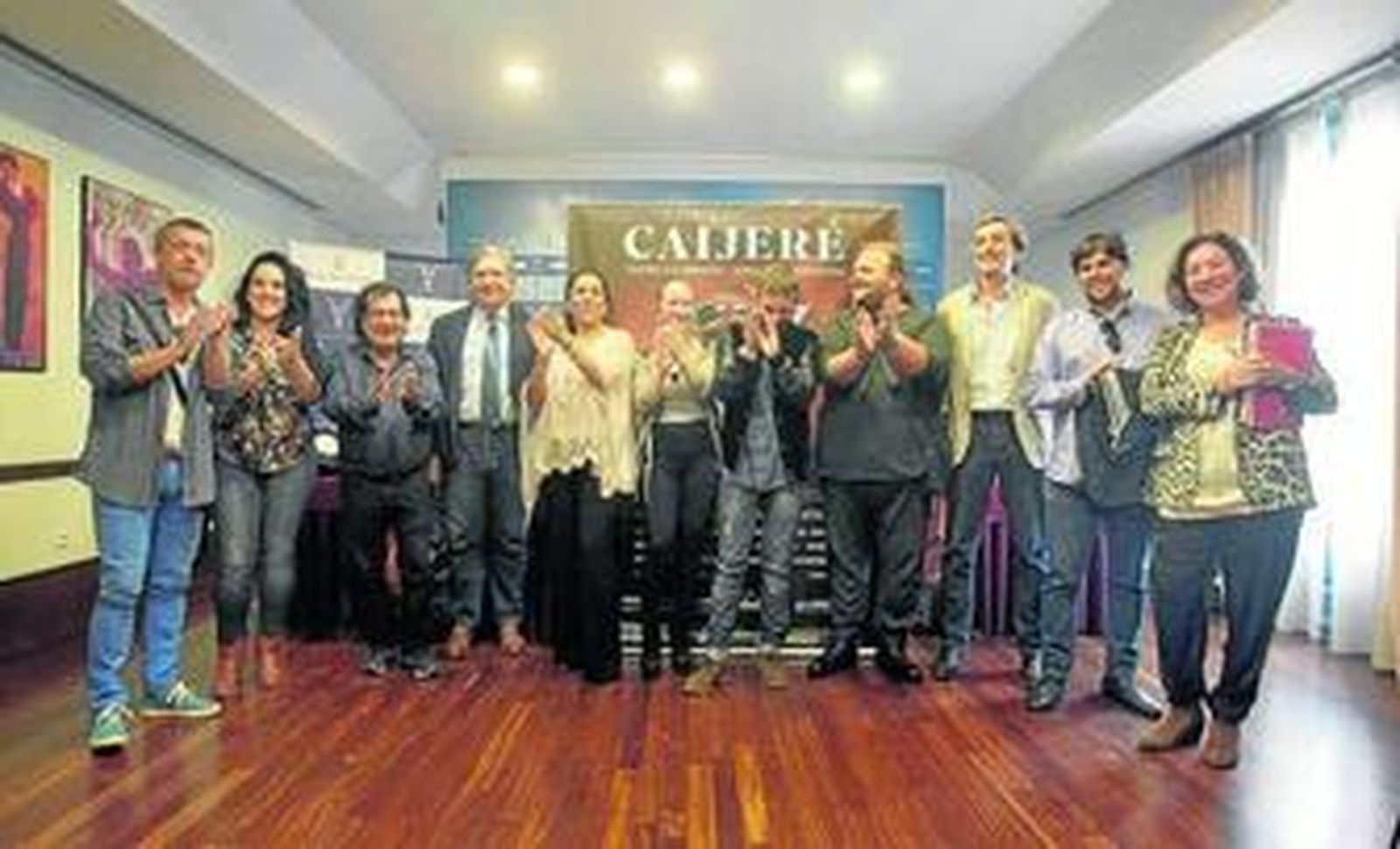 Los protagonistas de la rueda de prensa se arrancaron por bulerías en la sala de prensa de Villamarta.