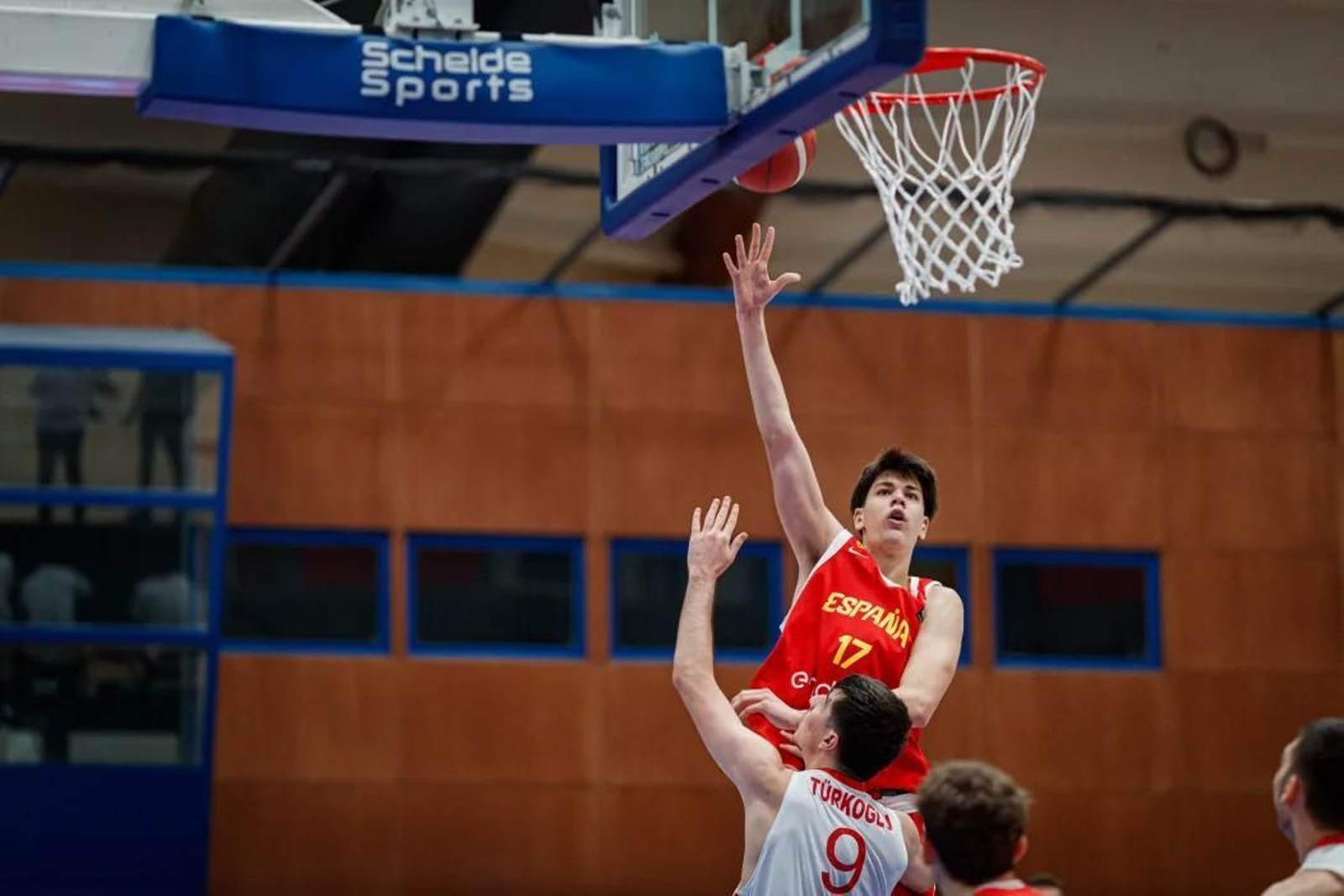 Día aciago de Mario Saint-Supéry en otra debacle de España en el Europeo sub 18