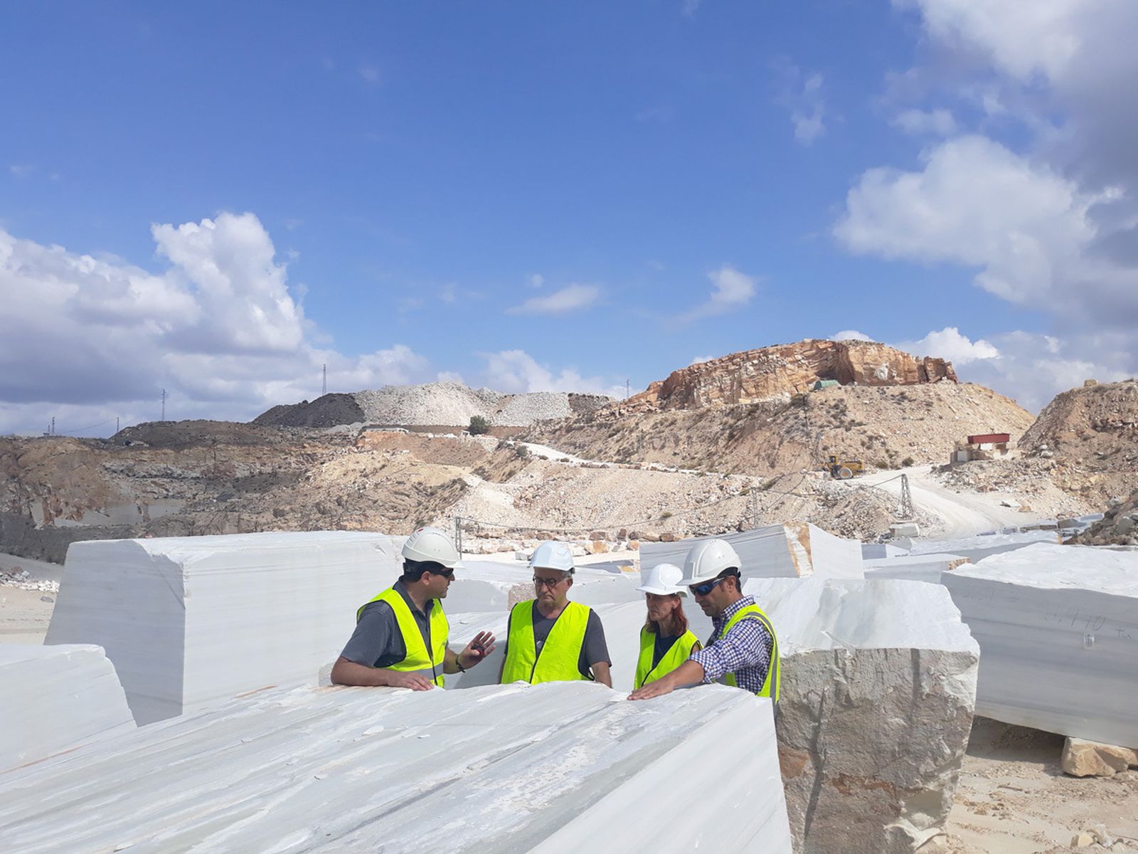 Pedro Salmerón, Antonio Sánchez, Beatriz Martín y Serafín Sabiote, visitan la zona de La Puntilla.