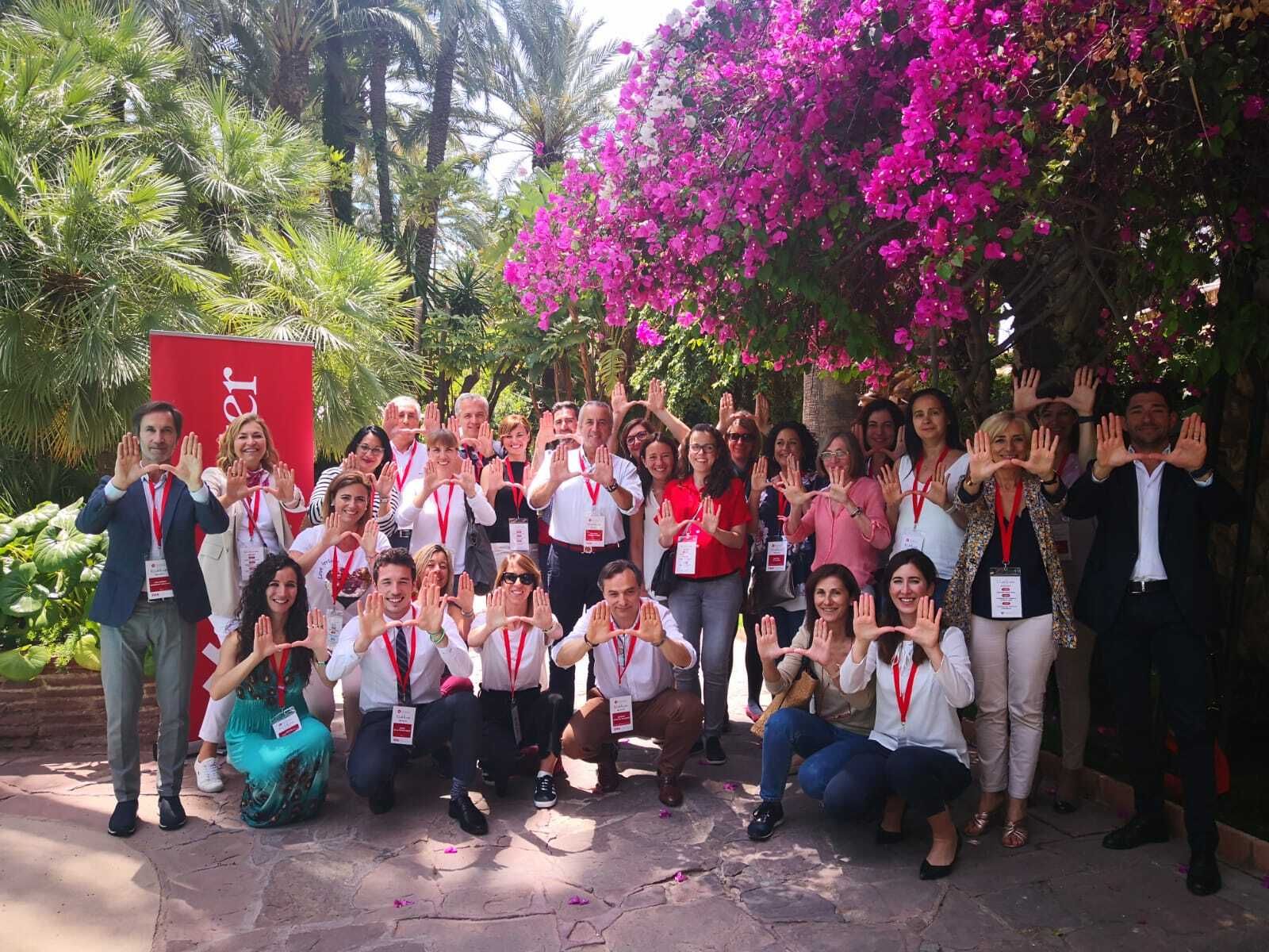 Profesionales del hospital con participantes del proyecto