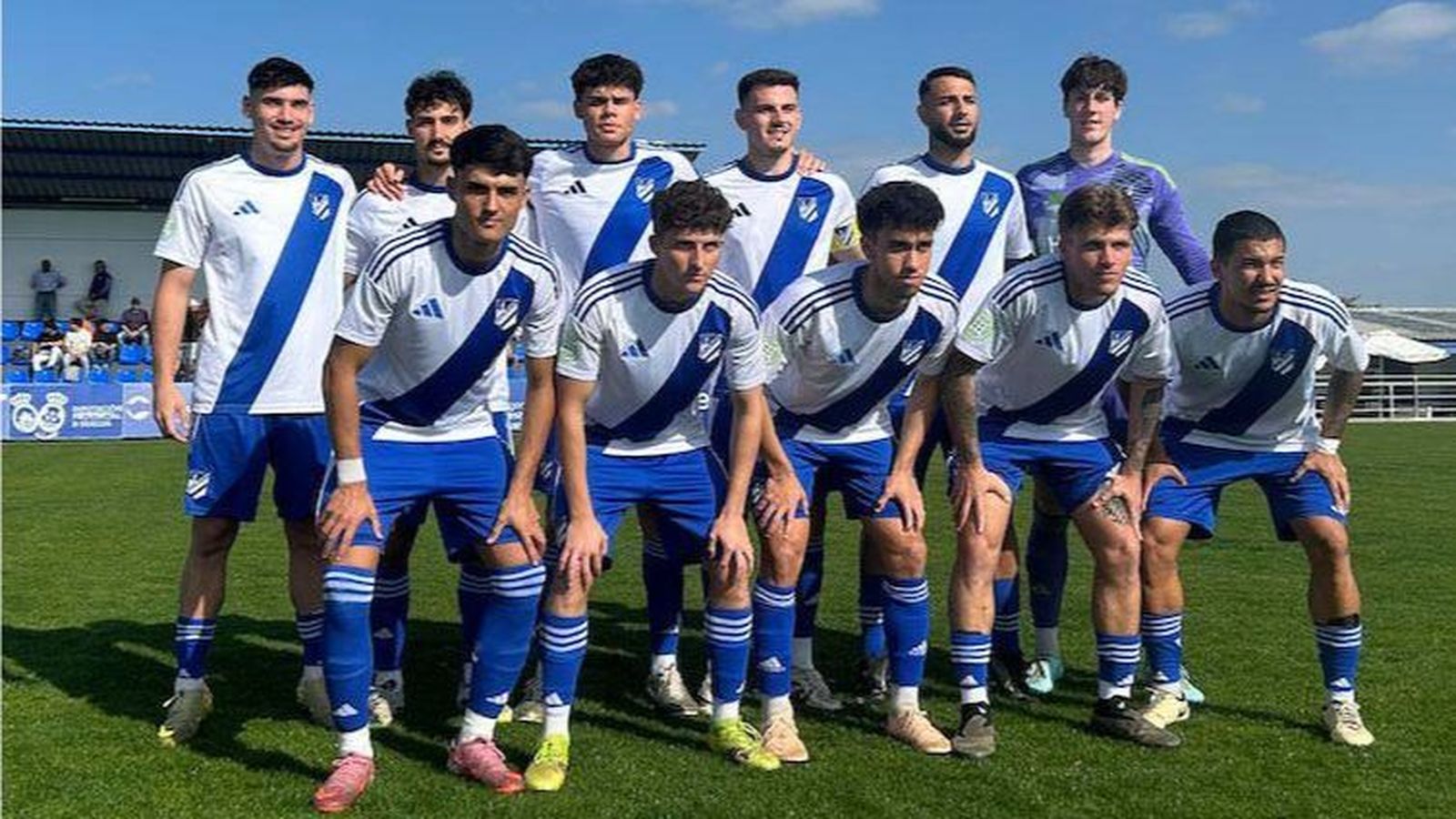 Formación inicial del Atlético Onubense en su partido ante el Tomares de la pasada jornada