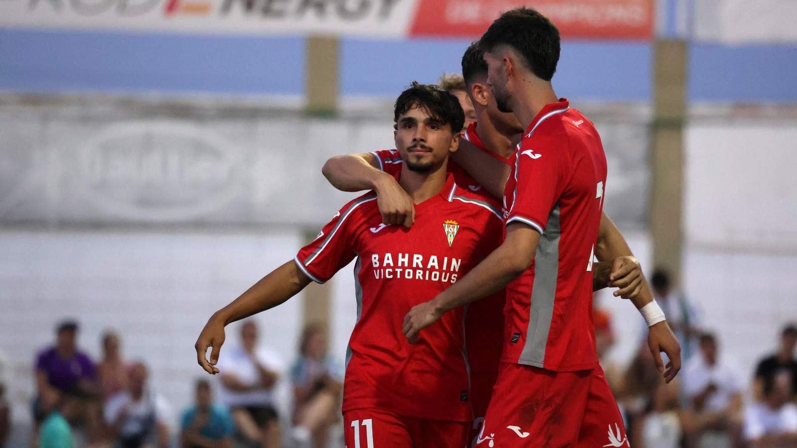 Kevin Medina celebra su primer gol con el Córdoba CF, en el amistoso ante el Ittihad Riadi Tanger en Pozoblanco.
