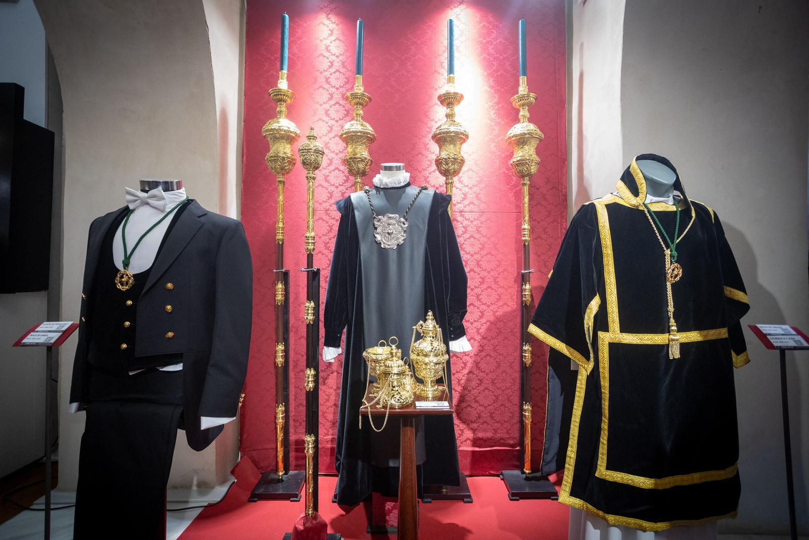 Las imágenes de la exposición Opera Nova, estrenos de las hermandades de San Fernando