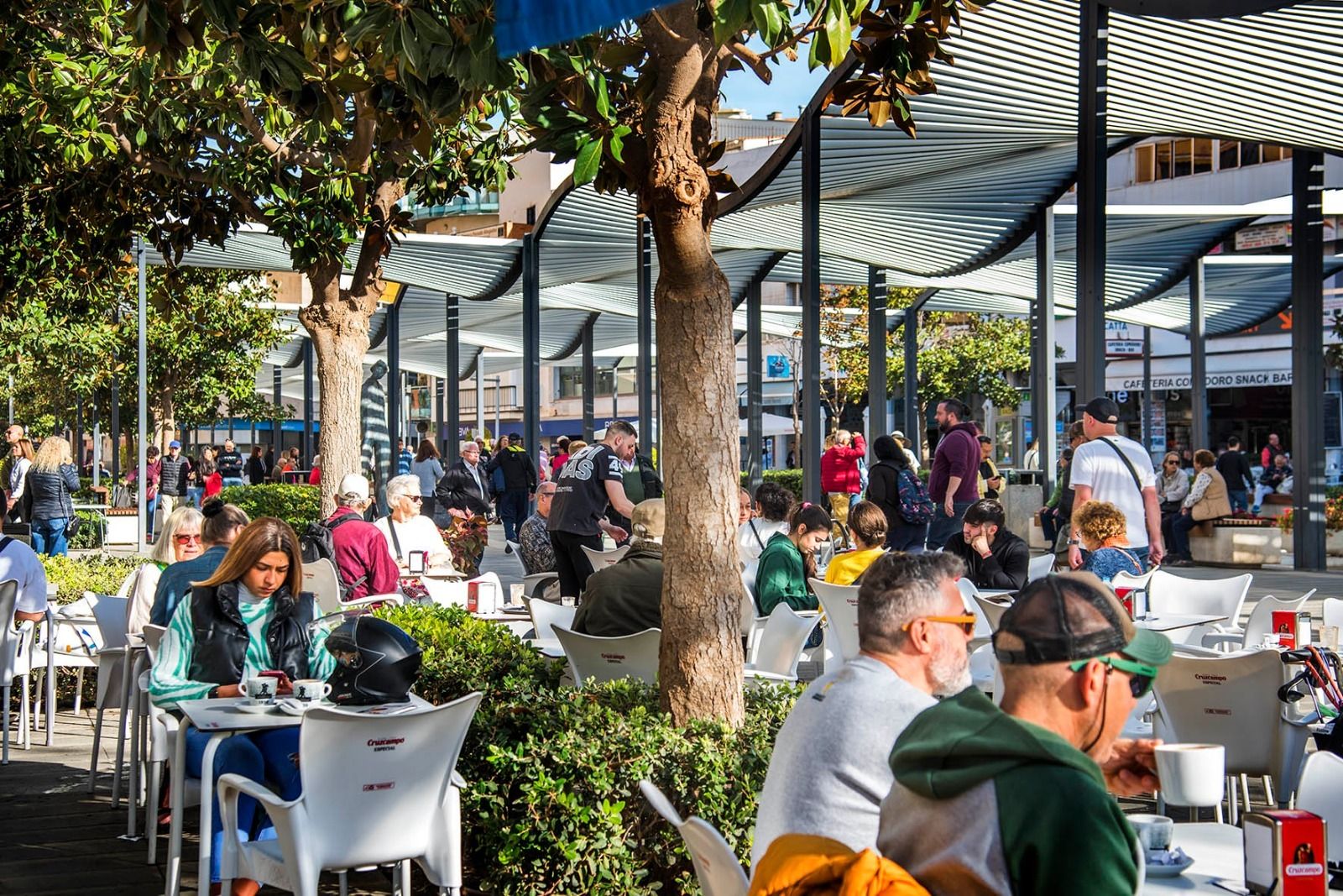Una terraza de hostelería en la Plaza Costa del Sol de Torremolinos.