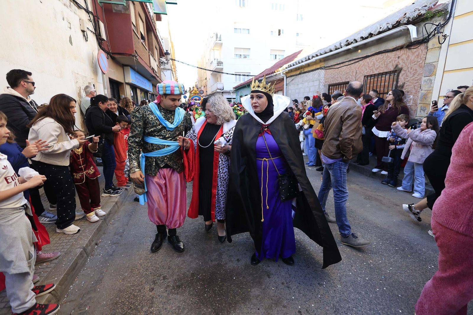 Búscate en las fotos de la cabalgata del Carnaval de La Línea 2026