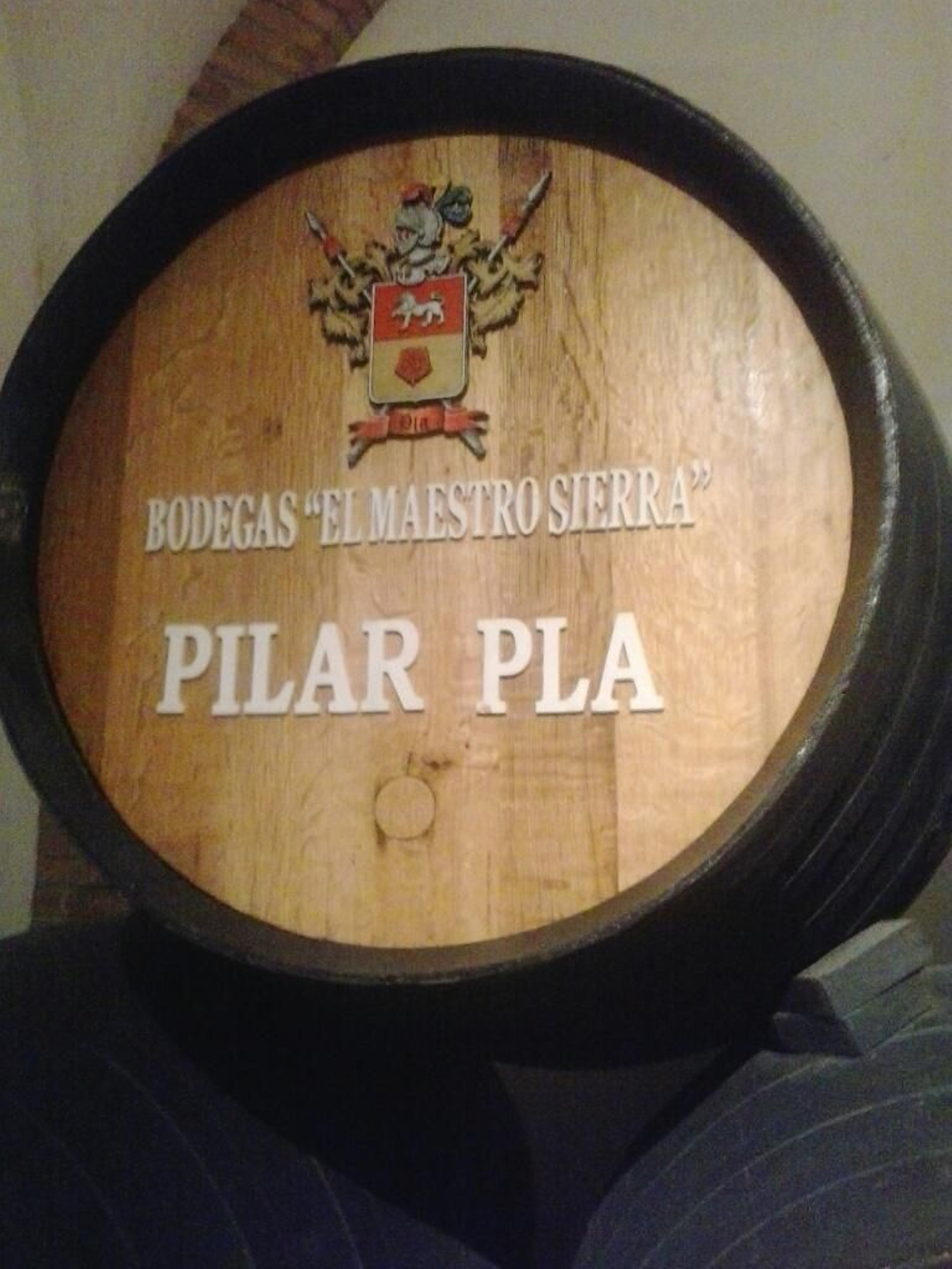 Bota de doña Pilar Plá y Maestro Sierra en la bodega San Ginés.