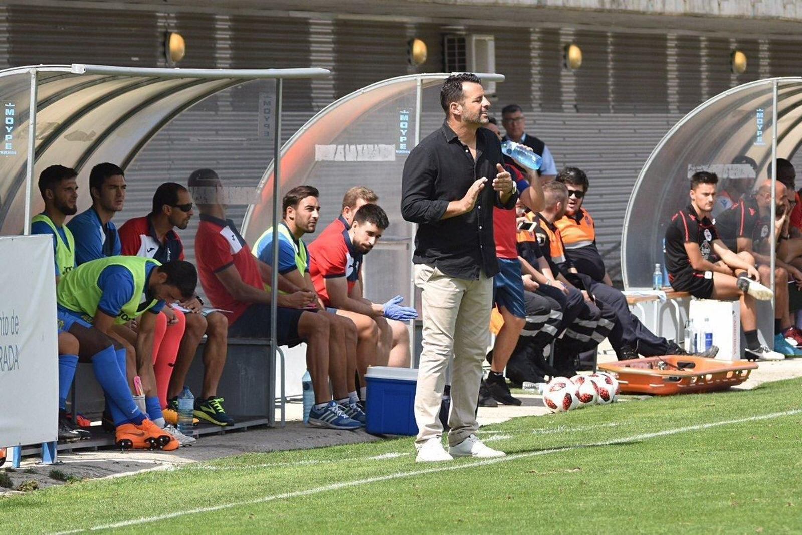 Mere da unas indicaciones en su etapa en el banquillo del Fuenlabrada.