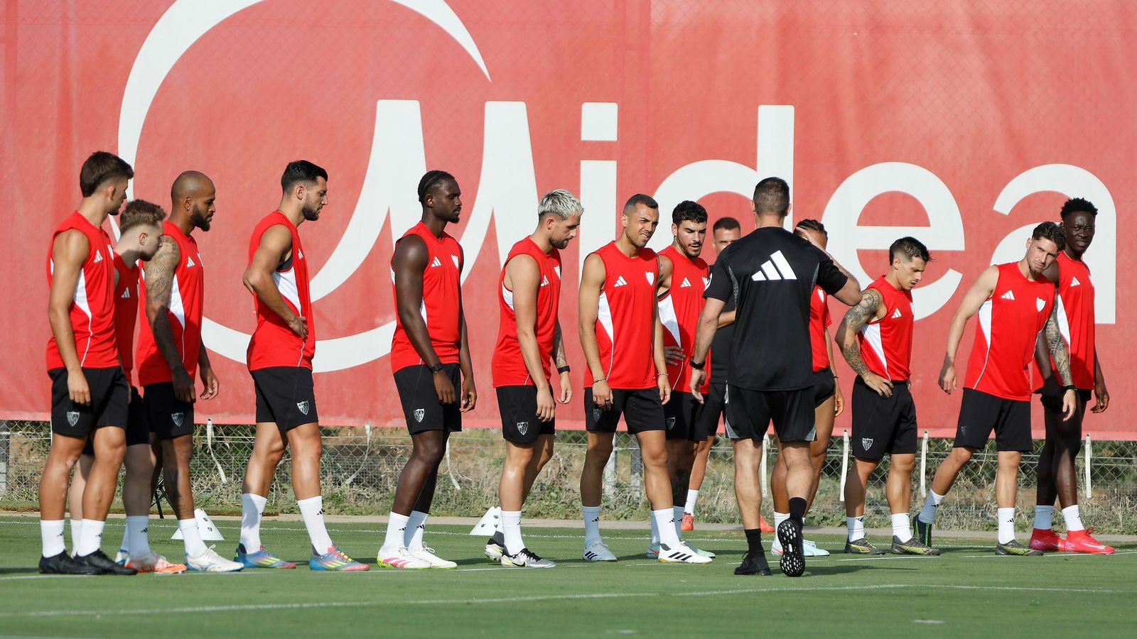 Las fotos del primer entrenamiento del Sevilla FC de la temporada 2025/2026 Las fotos del primer entrenamiento del Sevilla FC de la temporada 2025/2026