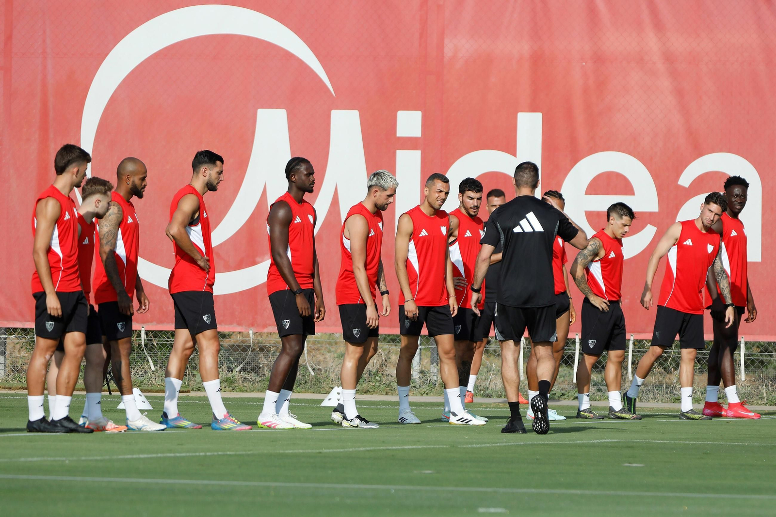 Las fotos del primer entrenamiento del Sevilla FC de la temporada 2025/2026
