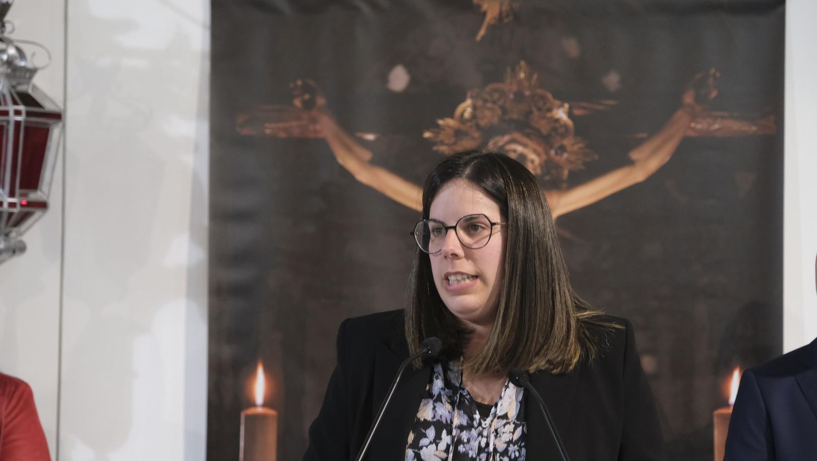 Fotos de la exposición de la Cofradía del Perdón y los Afligidos de Vélez Rubio en la Diputación de Almería