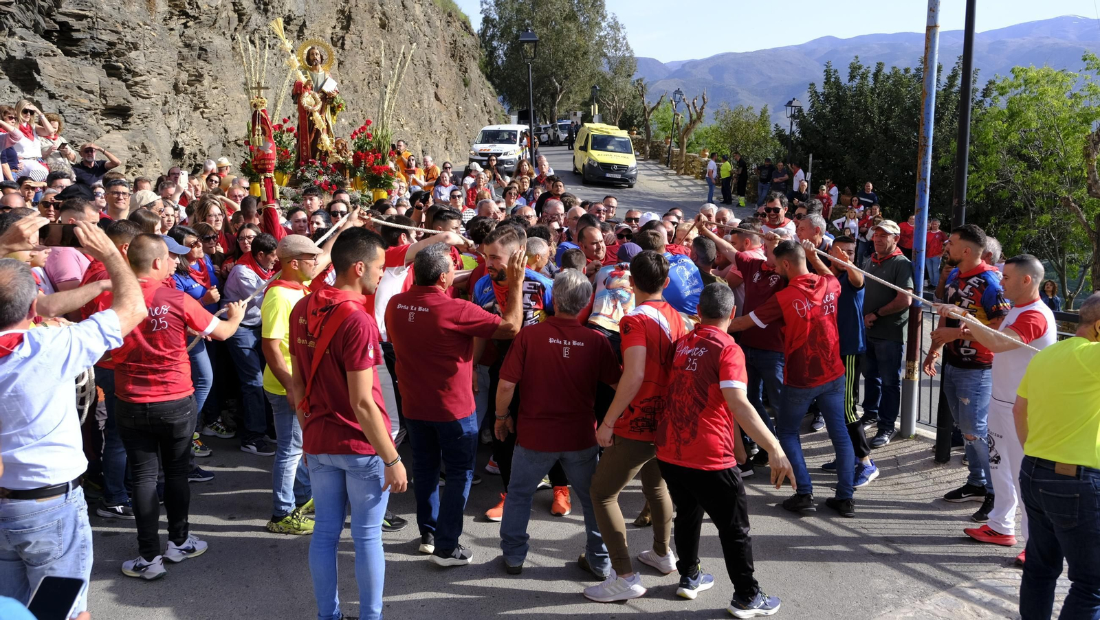 Los toros ensogados de Ohanes, en imágenes