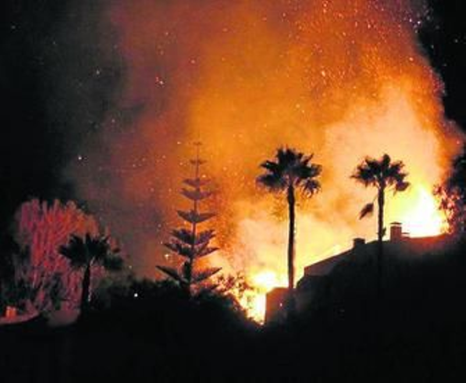 Una imagen del aparatoso incendio.