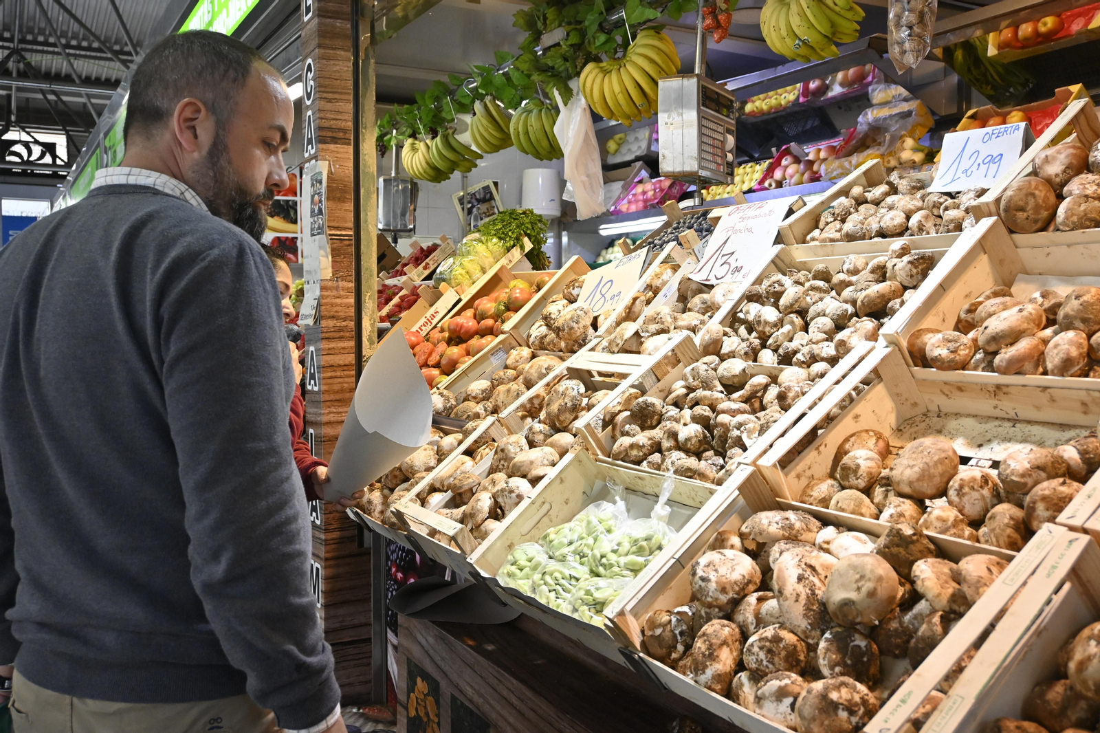 Los gurumelos se multiplican y arrasan en el mercado de Huelva,  las mejores imágenes
