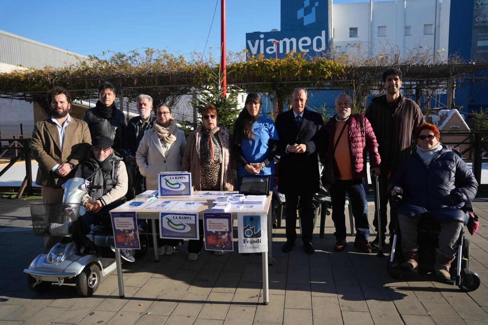 José María Román y Guillermo Sierra, con los integrantes de las mesas.
