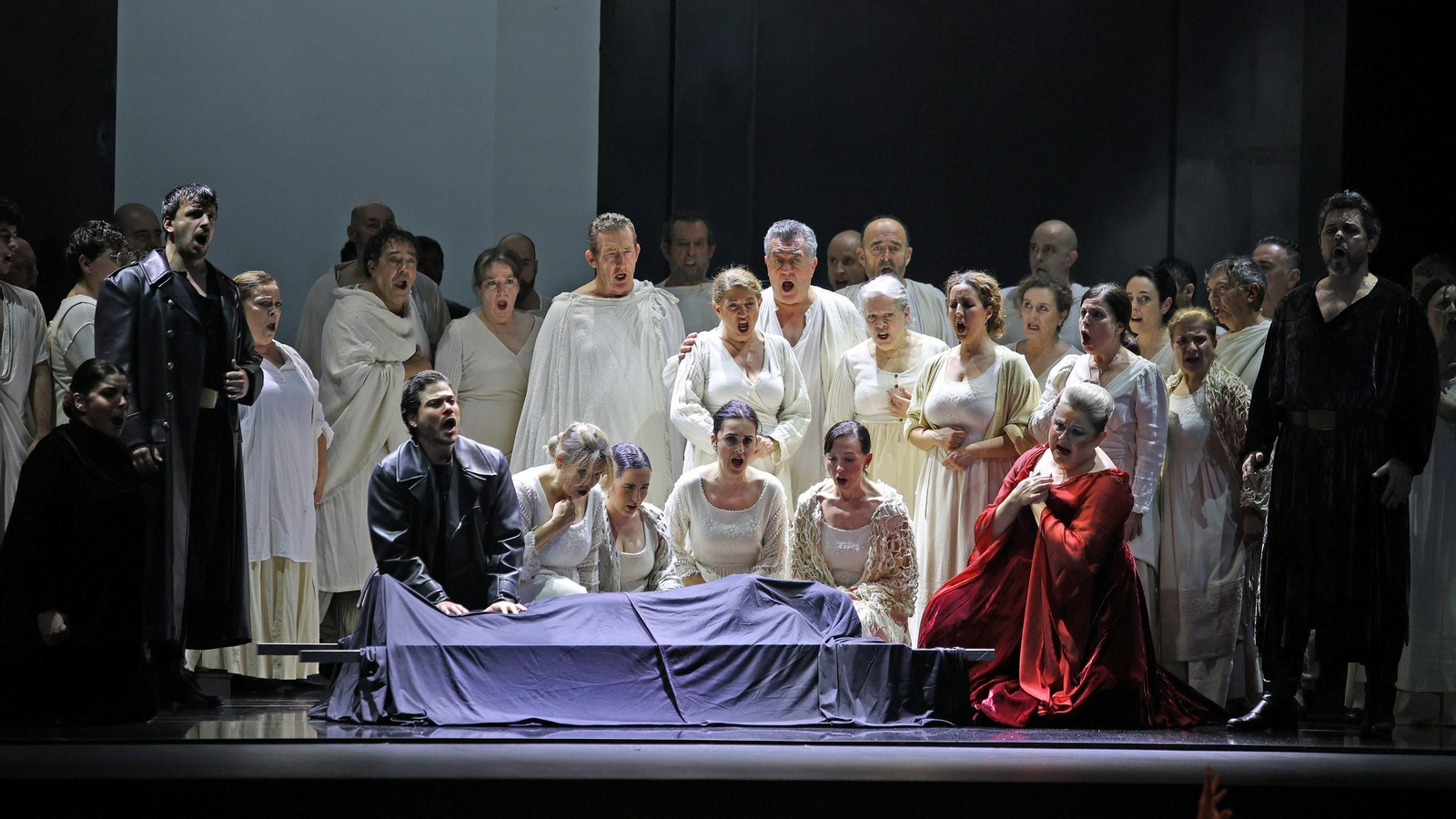 Imágenes de la ópera Macbeth en el Teatro Villamarta de Jerez