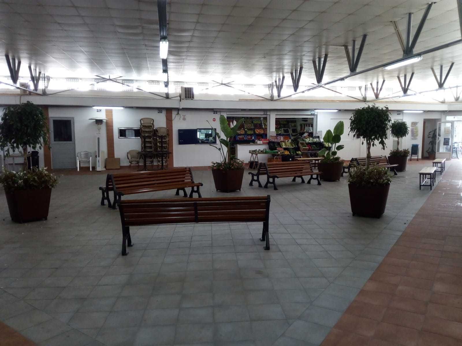 Nueva imagen del mercado municipal de abastos de Olivares tras su reforma.