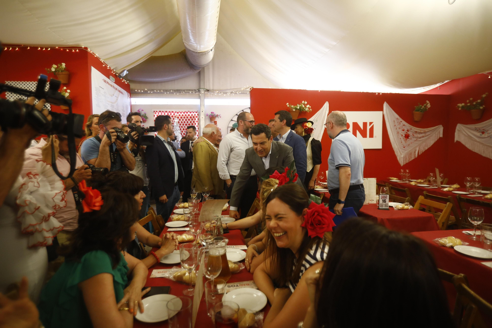 La visita de Juanma Moreno a la Feria de Córdoba, en imágenes