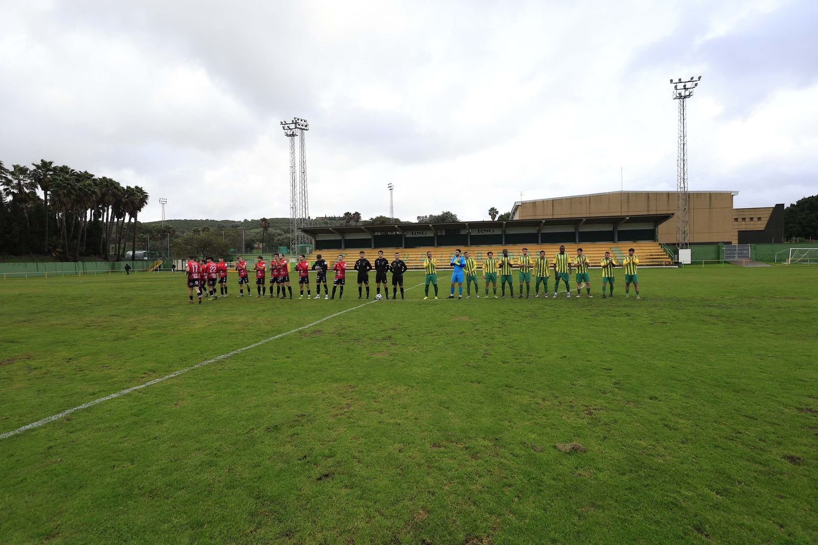 Las fotos de la visita del Egabrense de Rafa Escobar a la Unión Deportiva Los Barrios
