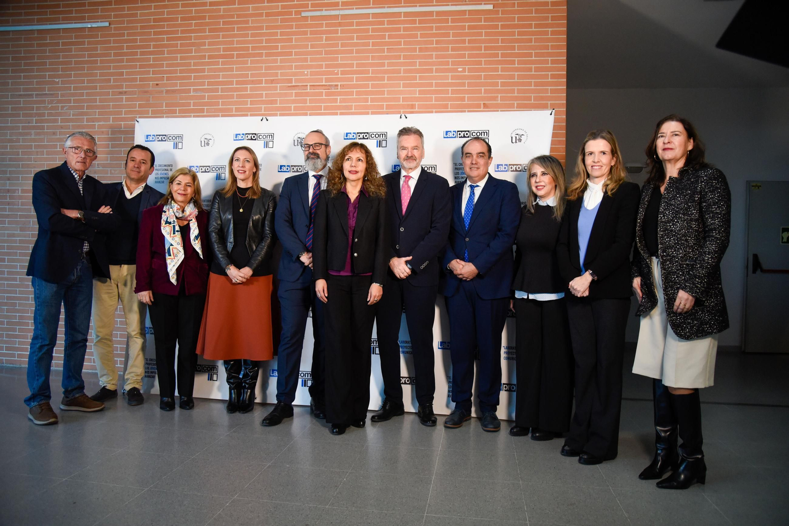 Ponentes y organizadores en la ceremonia de los premios celebrada en la Facultad de Comunicación.